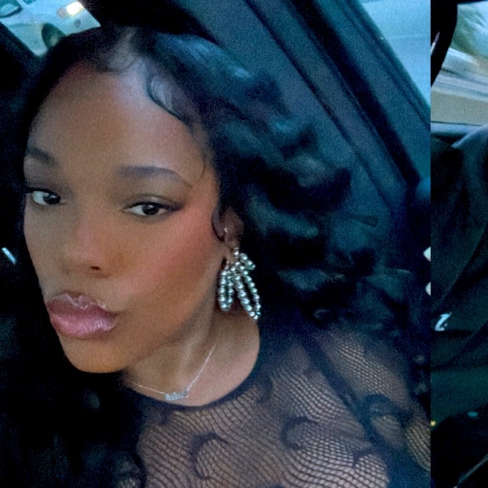 Meet your Posher, Monique